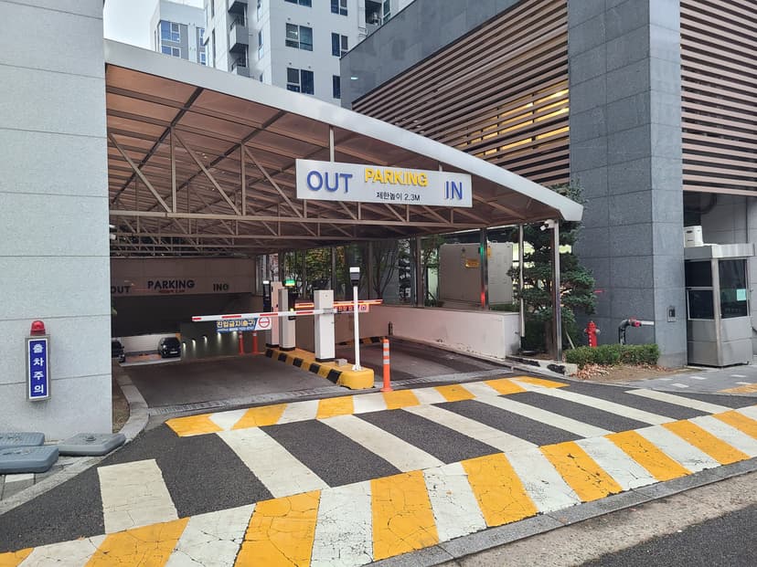 더예스클라우드 주차장 입구 전경