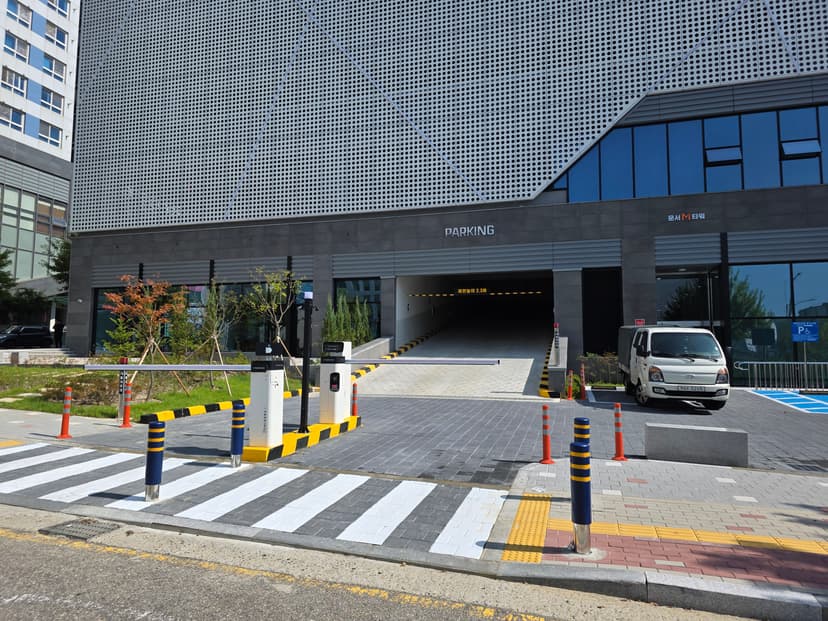 운서엠타워 주차장 전경 1